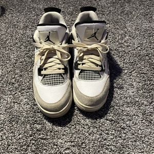 Jordan 4’s military black